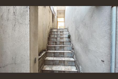 Casa à venda com 240m², 3 quartos e 4 vagas Casa à venda com 240m², 3 quartos e 4 vagasEscada