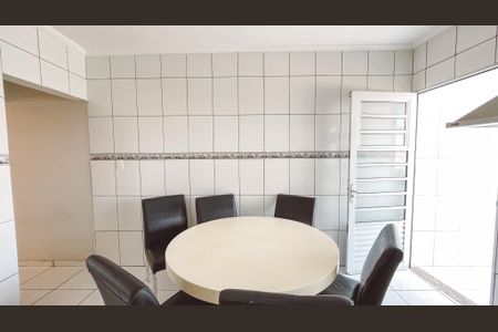 Casa à venda com 240m², 3 quartos e 4 vagas Casa à venda com 240m², 3 quartos e 4 vagasCozinha