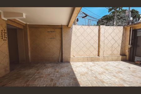 Casa à venda com 240m², 3 quartos e 4 vagas Casa à venda com 240m², 3 quartos e 4 vagasGaragem