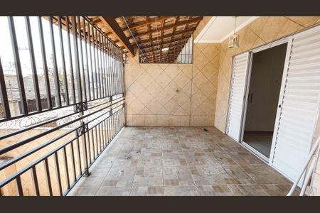 Casa à venda com 240m², 3 quartos e 4 vagas Casa à venda com 240m², 3 quartos e 4 vagasVaranda do Quarto Suíte