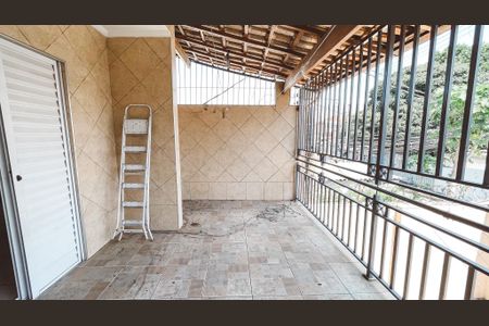 Casa à venda com 240m², 3 quartos e 4 vagas Casa à venda com 240m², 3 quartos e 4 vagasVaranda do Quarto Suíte