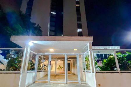 Apartamento para alugar com 70m², 2 quartos e 1 vagaFachada