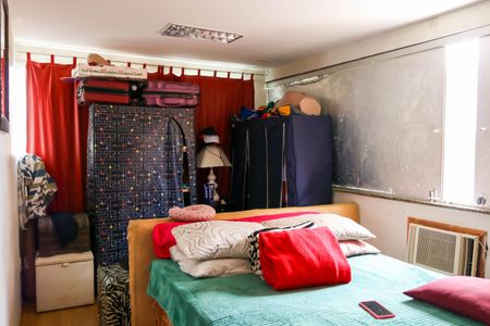 Quarto  de casa à venda com 1 quarto, 650m² em Del Castilho, Rio de Janeiro