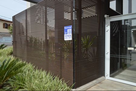 Apartamento à venda com 81m², 2 quartos e 2 vagasFachada e Placa