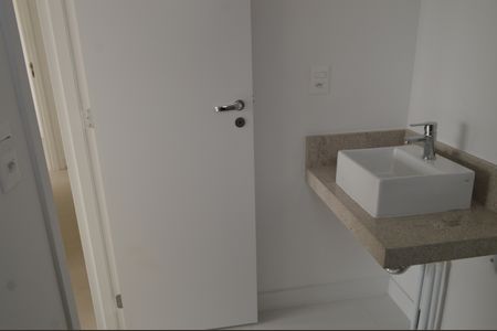 Apartamento à venda com 81m², 2 quartos e 2 vagasBanheiro da Suíte 1