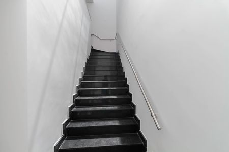 Casa de condomínio à venda com 600m², 3 quartos e 3 vagas Casa de condomínio à venda com 600m², 3 quartos e 3 vagasEscada