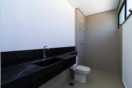 Casa de condomínio à venda com 600m², 3 quartos e 3 vagas Casa de condomínio à venda com 600m², 3 quartos e 3 vagasBanheiro da Suíte 1