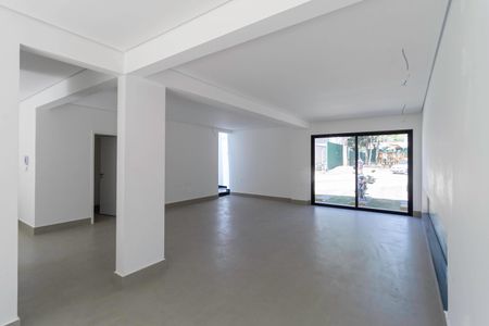 Casa de condomínio à venda com 600m², 3 quartos e 3 vagas Casa de condomínio à venda com 600m², 3 quartos e 3 vagasSala 1