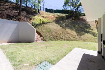 Casa de condomínio à venda com 600m², 3 quartos e 3 vagas Casa de condomínio à venda com 600m², 3 quartos e 3 vagasQuintal