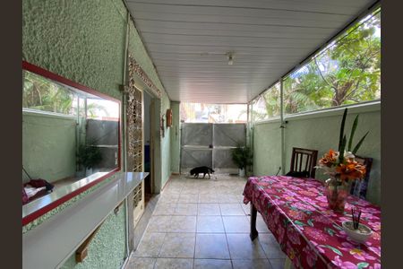 Casa de condomínio à venda com 110m², 4 quartos e 1 vaga Casa de condomínio à venda com 110m², 4 quartos e 1 vagaVaranda