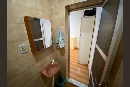 Casa de condomínio à venda com 110m², 4 quartos e 1 vaga Casa de condomínio à venda com 110m², 4 quartos e 1 vagaBanheiro do Quarto 1