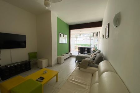 Apartamento à venda com 240m², 3 quartos e sem vaga Apartamento à venda com 240m², 3 quartos e sem vagaSala
