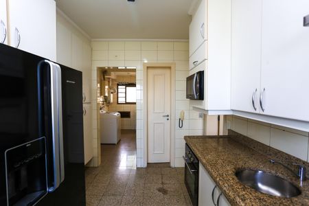 Apartamento à venda com 245m², 4 quartos e 4 vagasCozinha