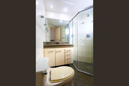 Apartamento à venda com 245m², 4 quartos e 4 vagasBanheiro da Suíte 1