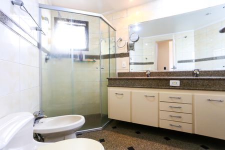 Apartamento à venda com 245m², 4 quartos e 4 vagasBanheiro da Suíte 4