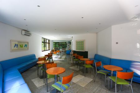 Apartamento à venda com 245m², 4 quartos e 4 vagasÁrea comum - Salão de festas