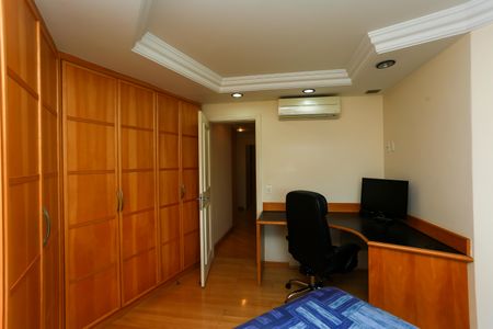 Apartamento à venda com 245m², 4 quartos e 4 vagasSuíte 1