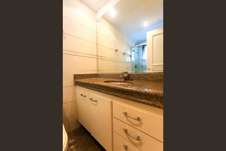 Apartamento à venda com 245m², 4 quartos e 4 vagasBanheiro da Suíte 3