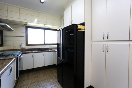 Apartamento à venda com 245m², 4 quartos e 4 vagasCozinha
