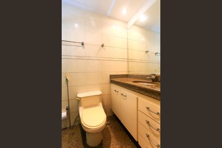 Apartamento à venda com 245m², 4 quartos e 4 vagasBanheiro da Suíte 3