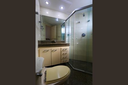 Apartamento à venda com 245m², 4 quartos e 4 vagasBanheiro da Suíte 1