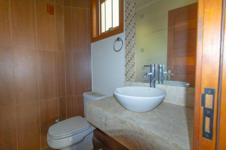 Casa à venda com 300m², 4 quartos e 2 vagas Casa à venda com 300m², 4 quartos e 2 vagasLavabo 2