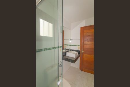 Casa à venda com 300m², 4 quartos e 2 vagas Casa à venda com 300m², 4 quartos e 2 vagasBanheiro Social