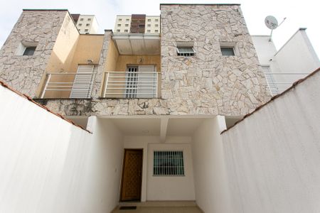 Casa à venda com 125m², 3 quartos e 2 vagas Casa à venda com 125m², 3 quartos e 2 vagasFachada