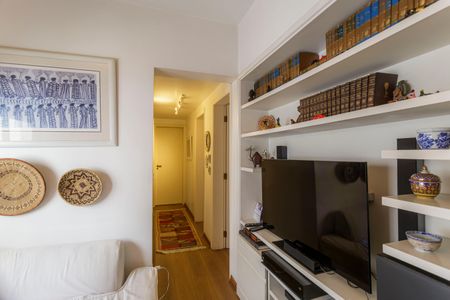 Apartamento à venda com 210m², 4 quartos e 3 vagas Apartamento à venda com 210m², 4 quartos e 3 vagasSala de TV