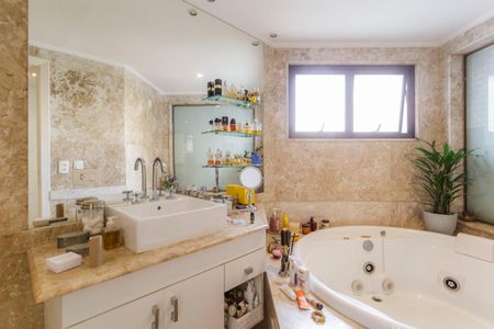 Apartamento à venda com 210m², 4 quartos e 3 vagas Apartamento à venda com 210m², 4 quartos e 3 vagasBanheiro da Suíte 3