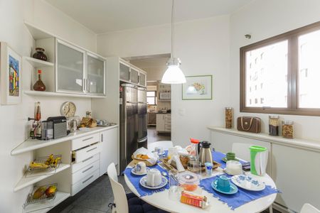 Apartamento à venda com 210m², 4 quartos e 3 vagas Apartamento à venda com 210m², 4 quartos e 3 vagasCopa