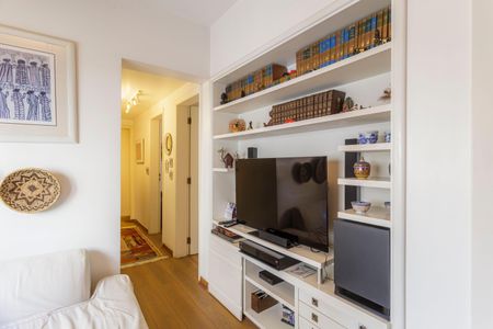 Apartamento à venda com 210m², 4 quartos e 3 vagas Apartamento à venda com 210m², 4 quartos e 3 vagasSala de TV