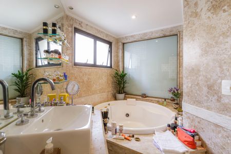 Apartamento à venda com 210m², 4 quartos e 3 vagas Apartamento à venda com 210m², 4 quartos e 3 vagasBanheiro da Suíte 3