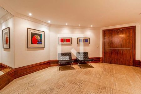 Apartamento à venda com 210m², 4 quartos e 3 vagas Apartamento à venda com 210m², 4 quartos e 3 vagasHall social