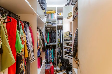 Apartamento à venda com 210m², 4 quartos e 3 vagas Apartamento à venda com 210m², 4 quartos e 3 vagasCloset da suíte 3