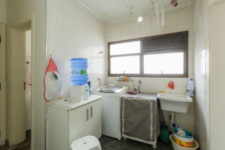 Apartamento à venda com 210m², 4 quartos e 3 vagas Apartamento à venda com 210m², 4 quartos e 3 vagasÁrea de Serviço