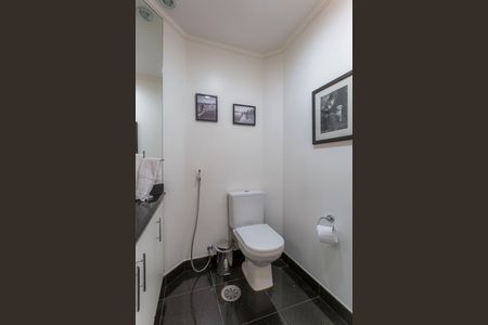 Apartamento à venda com 210m², 4 quartos e 3 vagas Apartamento à venda com 210m², 4 quartos e 3 vagasBanheiro da Suíte 1