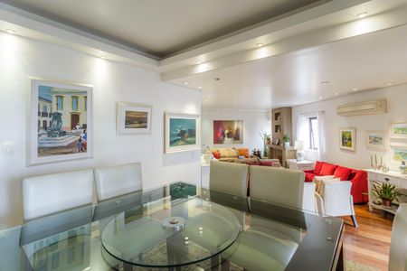 Apartamento à venda com 210m², 4 quartos e 3 vagas Apartamento à venda com 210m², 4 quartos e 3 vagasSala