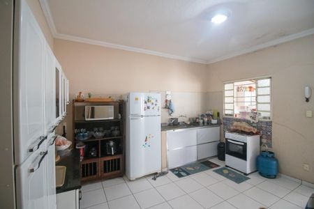 Casa à venda com 520m², 4 quartos e 3 vagas Casa à venda com 520m², 4 quartos e 3 vagasCozinha da Casa Auxiliar