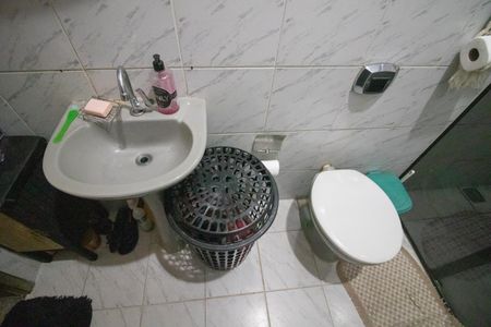 Casa à venda com 520m², 4 quartos e 3 vagas Casa à venda com 520m², 4 quartos e 3 vagasBanheiro Social da Casa Auxiliar