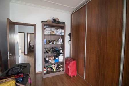 Casa à venda com 520m², 4 quartos e 3 vagas Casa à venda com 520m², 4 quartos e 3 vagasQuarto 3