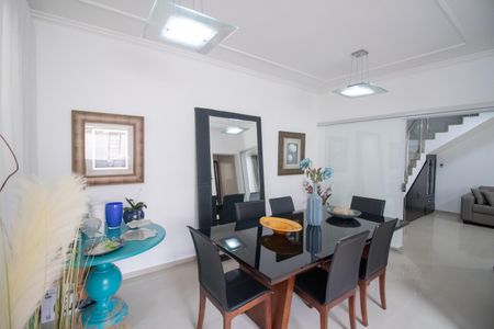 Casa à venda com 520m², 4 quartos e 3 vagas Casa à venda com 520m², 4 quartos e 3 vagasSala de Jantar