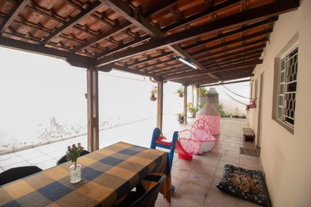 Casa à venda com 520m², 4 quartos e 3 vagas Casa à venda com 520m², 4 quartos e 3 vagasÁrea externa da Casa Auxiliar