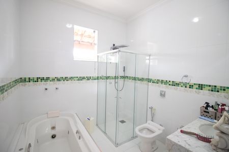 Casa à venda com 520m², 4 quartos e 3 vagas Casa à venda com 520m², 4 quartos e 3 vagasBanheiro da Suíte