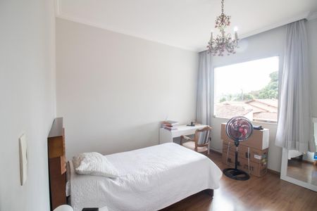 Casa à venda com 520m², 4 quartos e 3 vagas Casa à venda com 520m², 4 quartos e 3 vagasQuarto 1