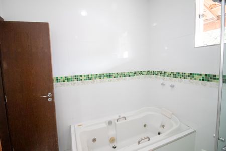 Casa à venda com 520m², 4 quartos e 3 vagas Casa à venda com 520m², 4 quartos e 3 vagasBanheiro da Suíte