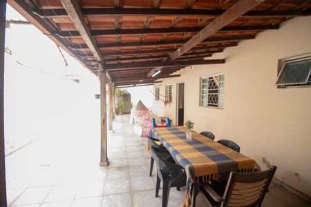 Casa à venda com 520m², 4 quartos e 3 vagas Casa à venda com 520m², 4 quartos e 3 vagasÁrea externa da Casa Auxiliar
