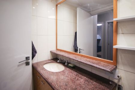 Apartamento para alugar com 128m², 3 quartos e 2 vagas Apartamento para alugar com 128m², 3 quartos e 2 vagasBanheiro