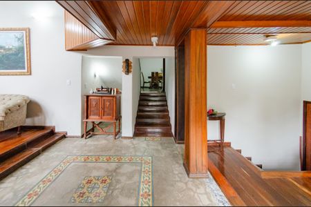 Casa à venda com 337m², 5 quartos e 3 vagas Casa à venda com 337m², 5 quartos e 3 vagasSala