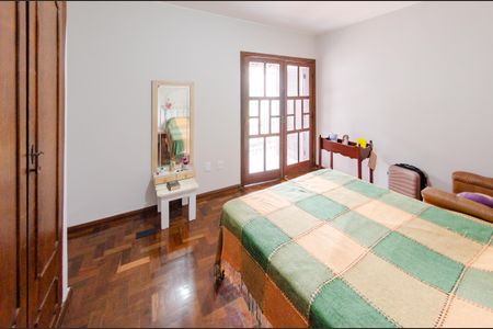 Casa à venda com 337m², 5 quartos e 3 vagas Casa à venda com 337m², 5 quartos e 3 vagasSuíte